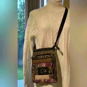 A Gardenia fashion woman’s crossbody bag.